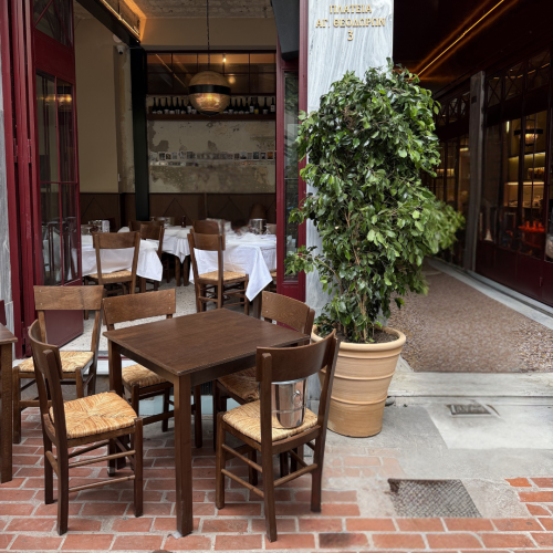 Manári Taverna
